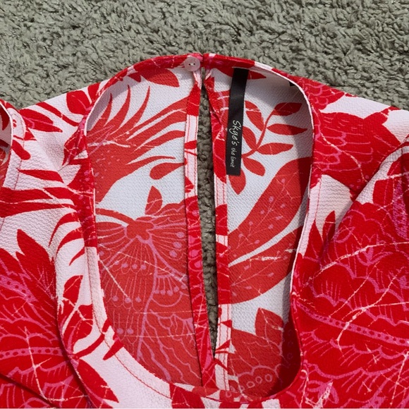 Skye’s the Limit Asymmetrical Hem Sleeveless Top Small - Picture 6 of 7